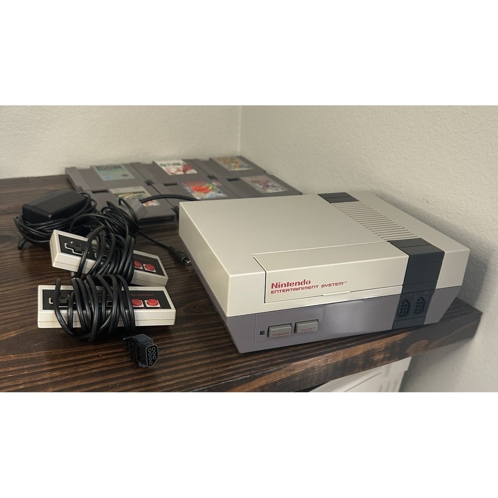 Nintendo NES Console Bundle Excellent TESTED OEM 2 Controllers 7 Games